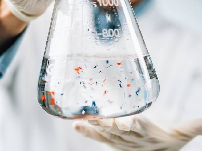 Obrázok ku článku První filtrační konvice na eliminaci mikroplastů z pitné vody