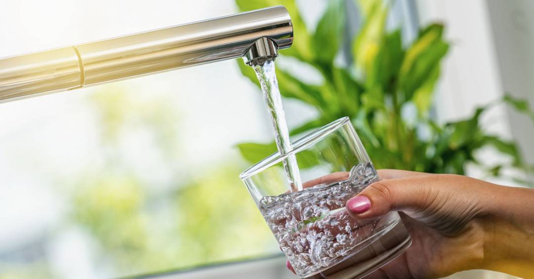 jak se zbavit chlóru v pitné vodě