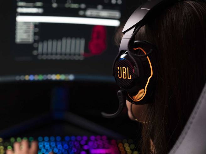 Obrázok ku článku JBL QUANTUM 910: Prémiový herný headset s priestorovým zvukom a aktívnym tlmením hluku
