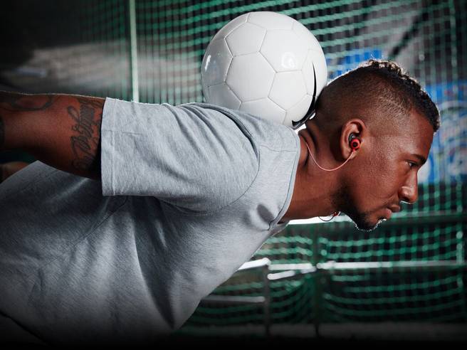 Obrázok ku článku Fotbalová a módní ikona Jerome Boateng je tváří globální americké značky JBL