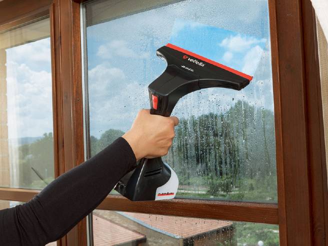 Obrázok ku článku Umývanie okien nemusí byť nutné zlo. Stačí zapojiť parný čistič