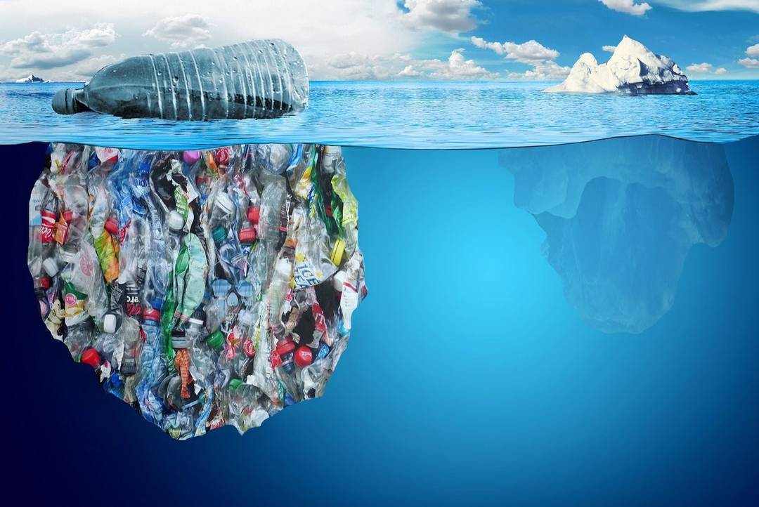 Plastový odpad v oceánech